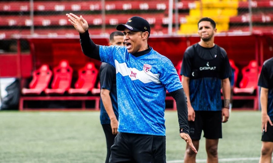 Wálter ‘Pate’ Centeno asume la Dirección Técnica del Equipo Costa Ricano

 – Reporte Tico