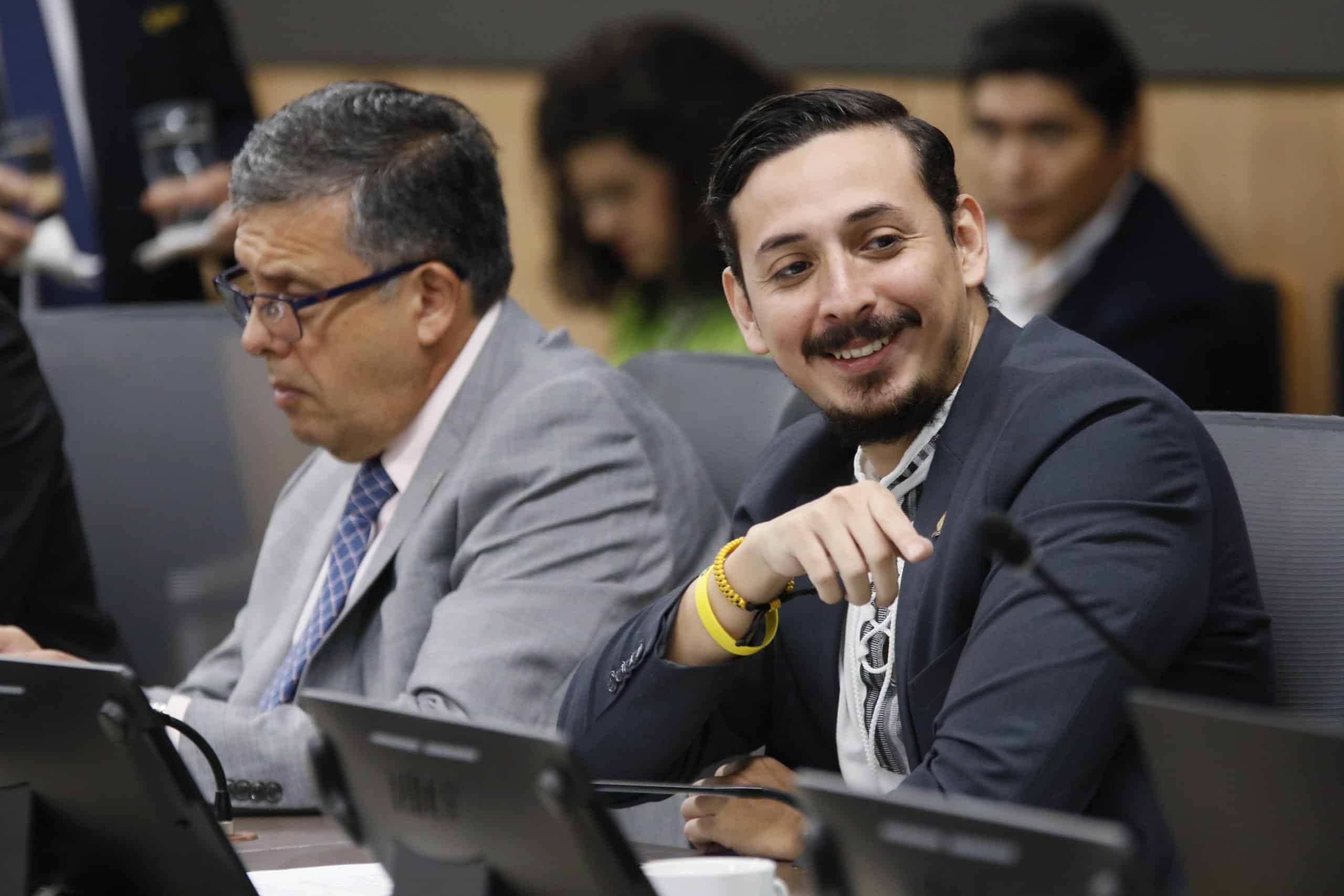 Video | «Don Gato Gang» y «Miau» Diputado Ariel Robles cuando discute con el AD Acuña oficial

 – Reporte Tico