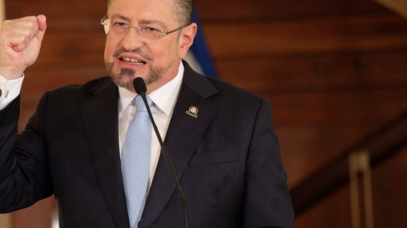 Chaves se mudó para ir a un comité legislativo

 – Reporte Tico