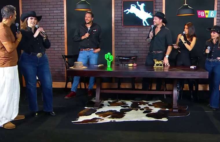 Vea los nuevos pasos de baile sugeridos por Susanna Peña para anunciar los chismes en ‘Boca a la boca’

 – Reporte Tico