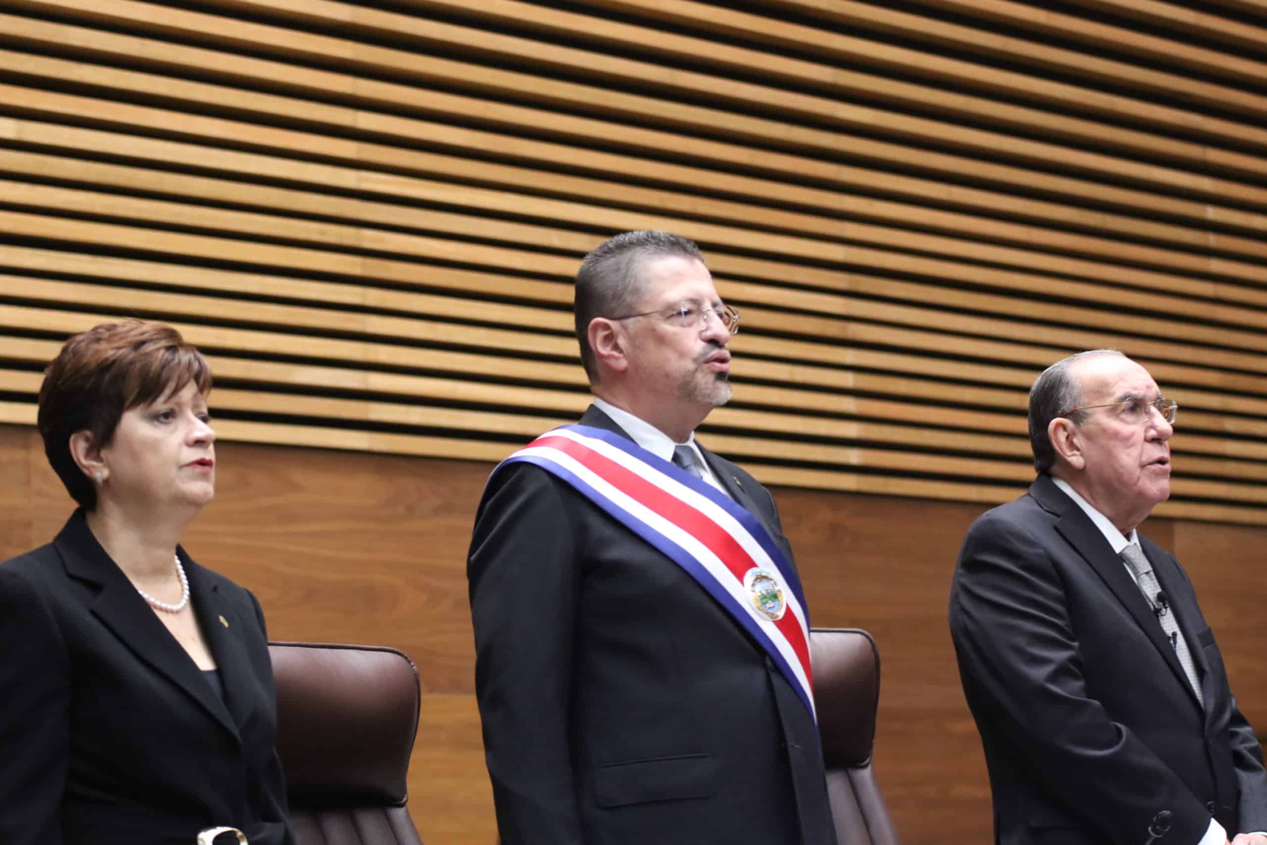 El presidente acusa a Rodrigo Arias de administrar TSE: listas electorales de sus declaraciones como «famosas»

 – Reporte Tico