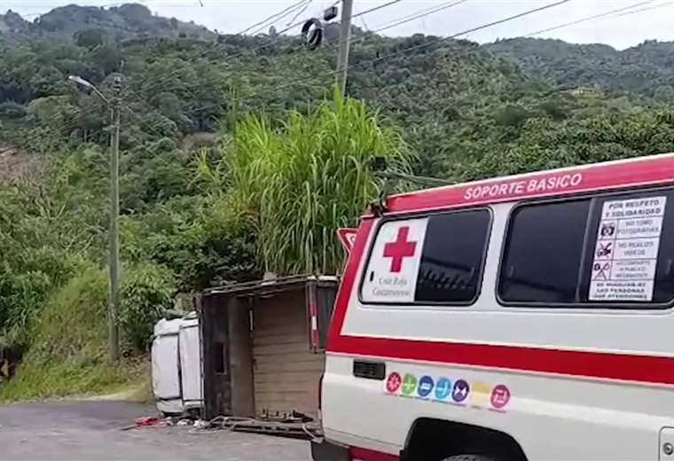 La caminata turística casi termina en la tragedia: los turistas alemanes caen en el abismo

 – Reporte Tico