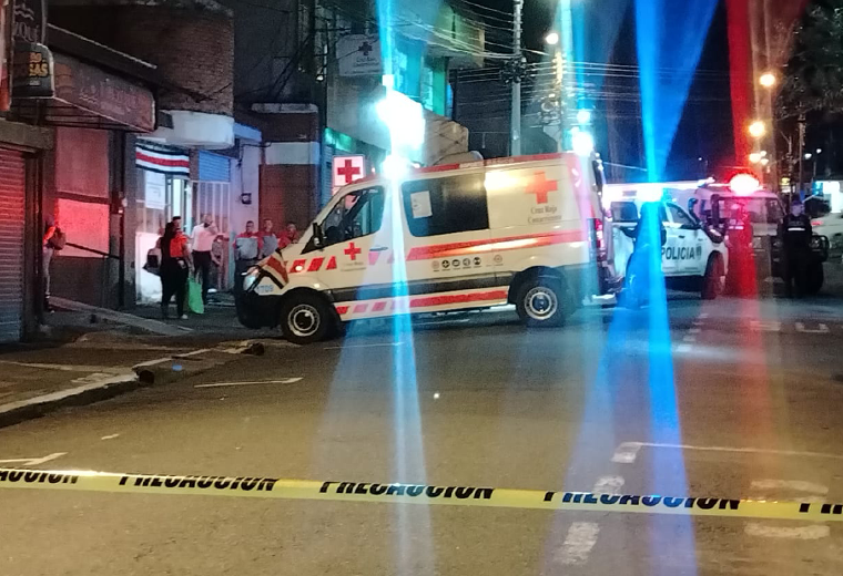 Balen al hombre y morir cuando llegas a la Cruz Roja de La Unión

 – Reporte Tico