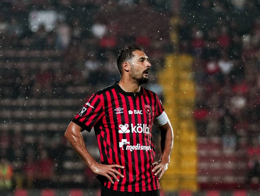 (Video) Celso Borges se abre para hablar sobre la venta, renovación con Alajuelense y la cueva

 – Reporte Tico