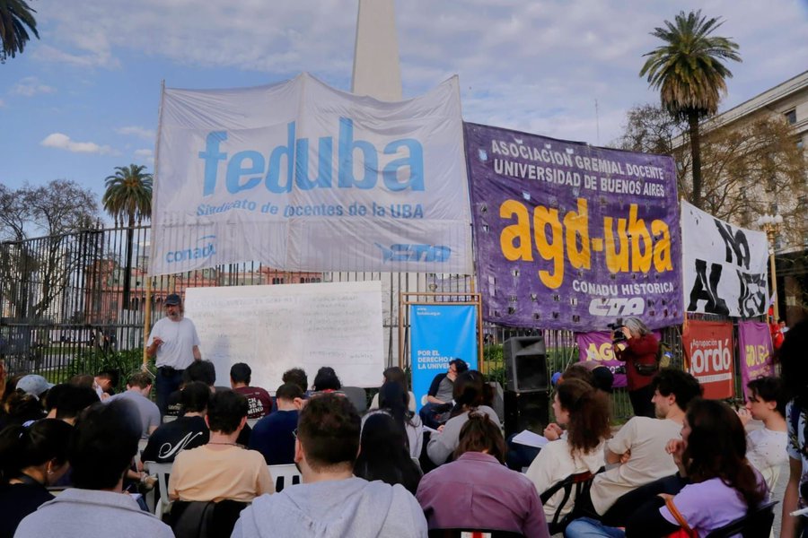 Los maestros universitarios presentan clases para advertir la emergencia en Argentina en Argentina

 – Reporte Tico