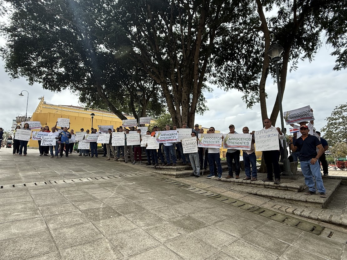 La oposición denuncia las contradicciones de la oración y Rodrigo Chaves en el rechazo de la moción para discutir Fronroz

 – Reporte Tico