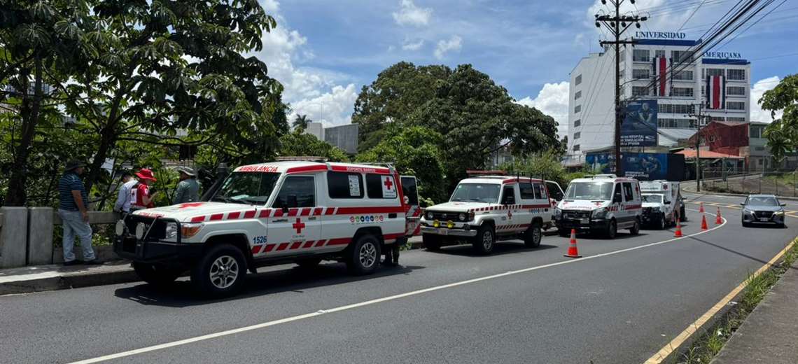Encuentra una alcantarilla en Purral por mal tiempo.

 – Reporte Tico