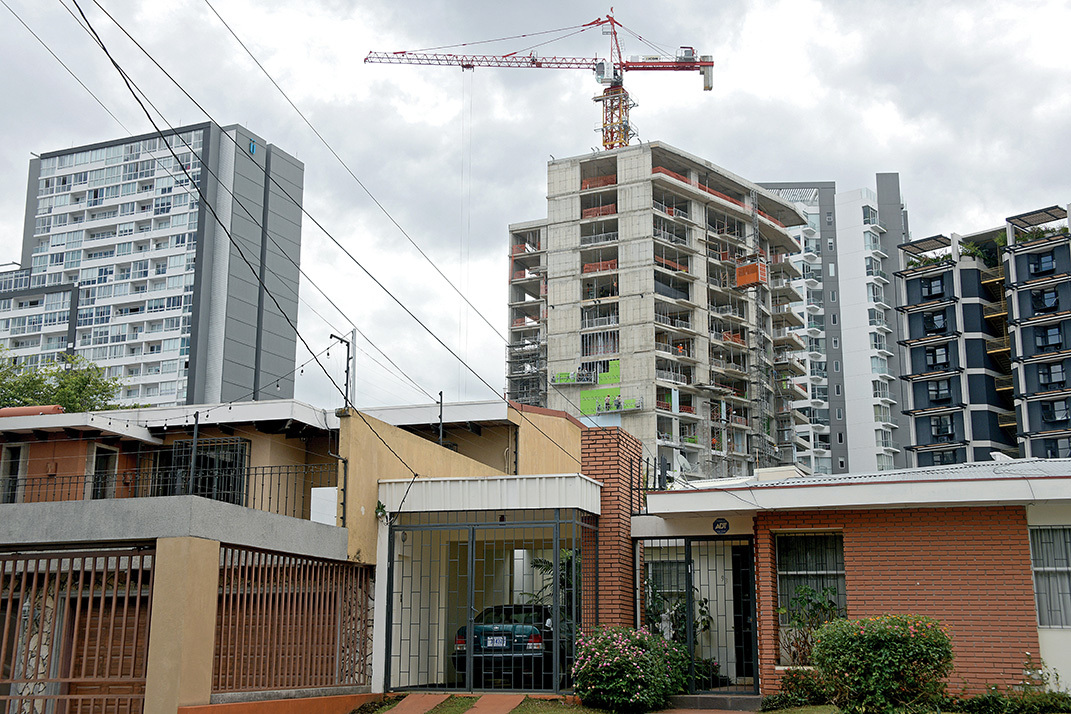 La costa gentrificada y el rico autocromcrobante

 – Reporte Tico