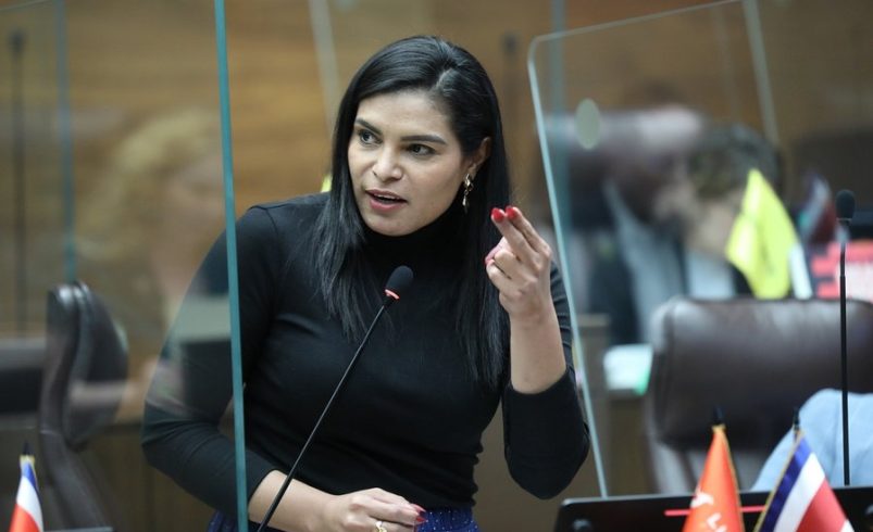 Johana Obando explica Rodrigo Chaves agradablemente

 – Reporte Tico