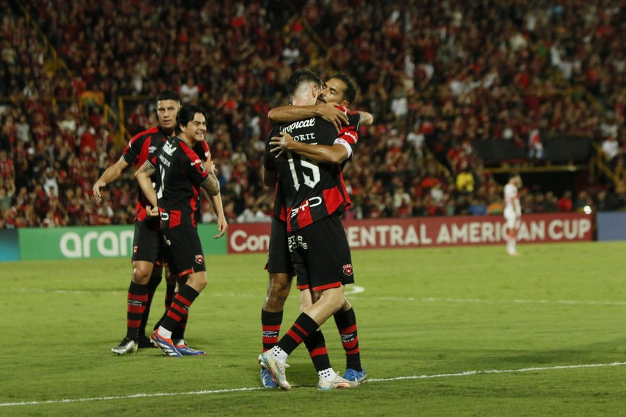¿La alajuelense contratará a otro delantero? Te informamos …

 – Reporte Tico