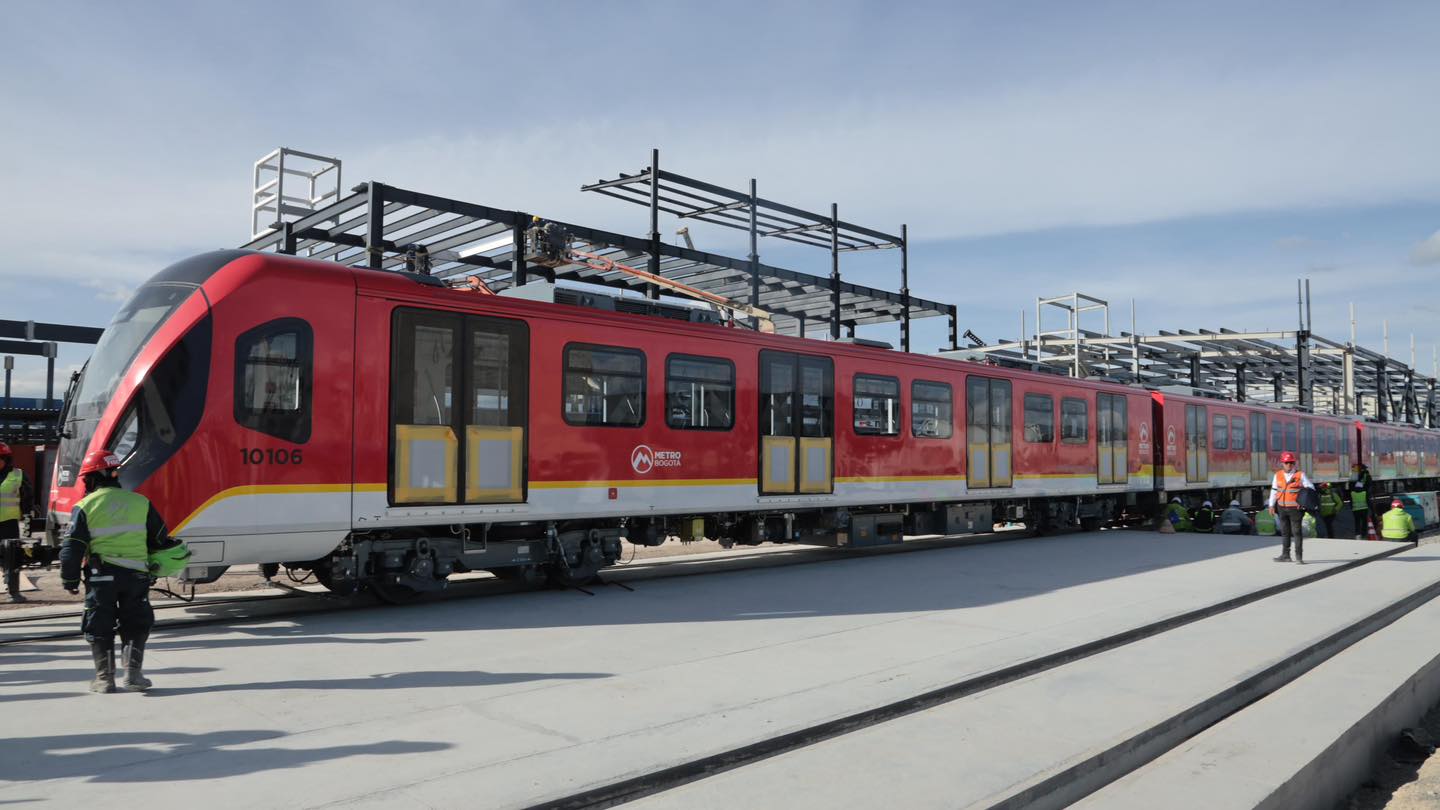 El primer tren metropolitano que construye un consorcio de empresas chinas llega a la capital colombiana

 – Reporte Tico