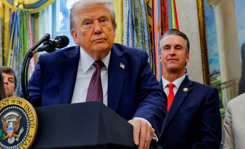 Trump afirma que Estados Unidos dobló a 11 miembros del tren Aragua en el Caribe

 – Reporte Tico
