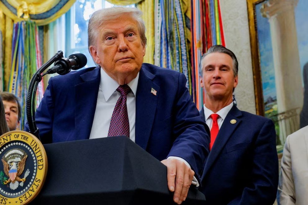 Trump afirma que Estados Unidos dobló a 11 miembros del tren Aragua en el Caribe

 – Reporte Tico