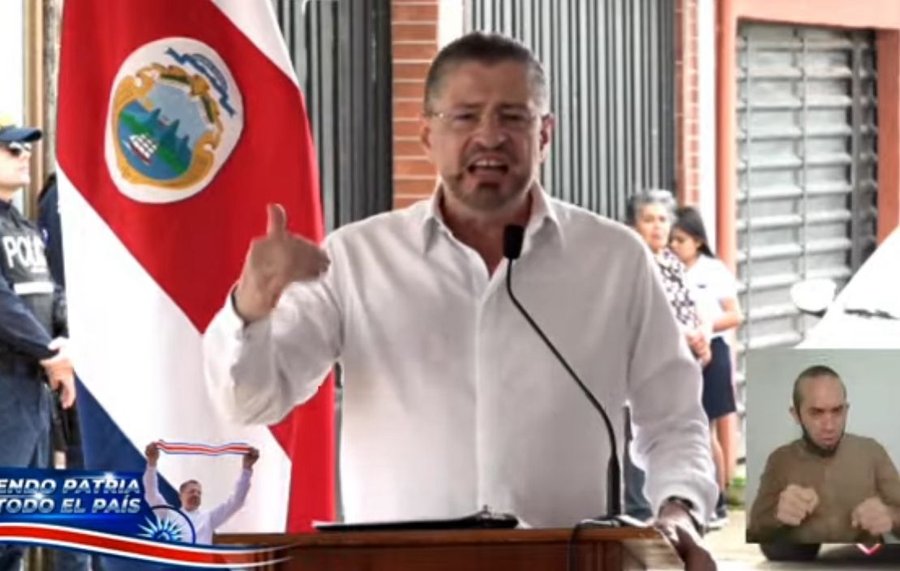 Chaves llama a Rodrigo Arias «jefe de la mafia» y lo acusa de causar división entre los poderes del estado

 – Reporte Tico