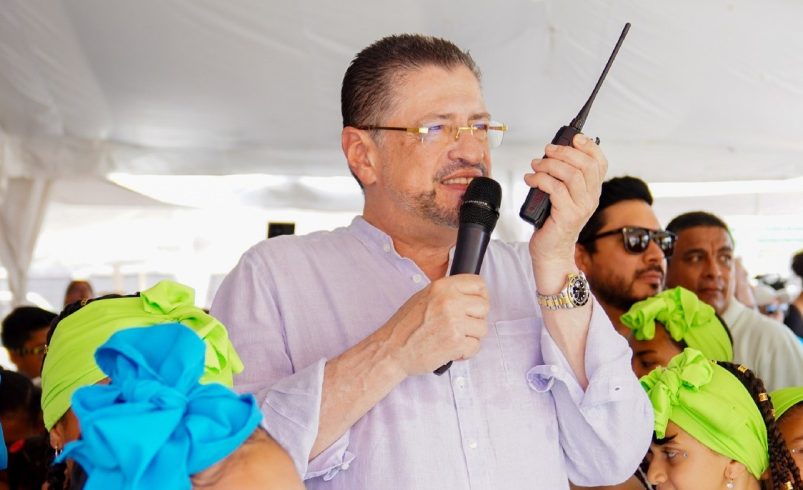 El presidente Tico utilizó una protección especial en la visita a la provincia Limón

 – Reporte Tico