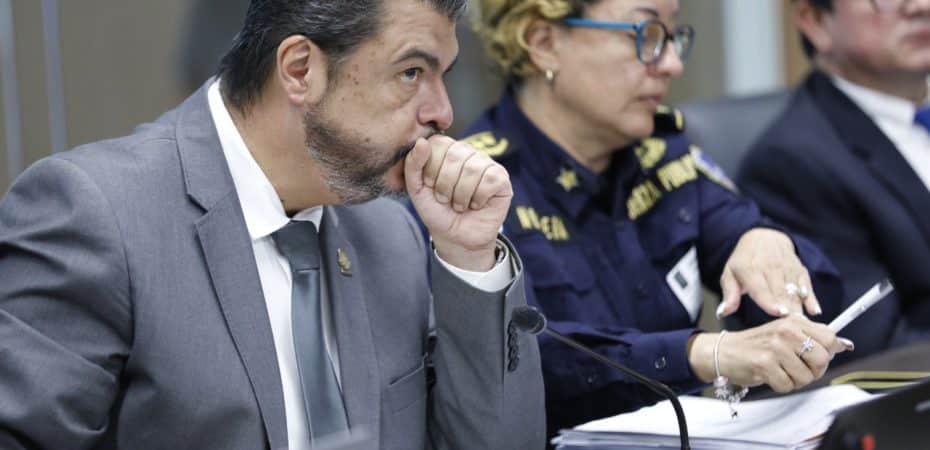 «El ministro del Señor, que se avergüenza de escucharlo». La discusión del plan de seguridad aumentó en tono entre jerarquía y alternativa

 – Reporte Tico