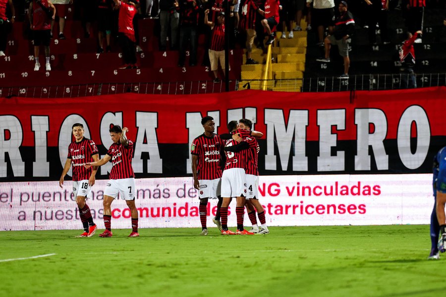 Alajuelense corta puntos al líder con un juego correcto

 – Reporte Tico