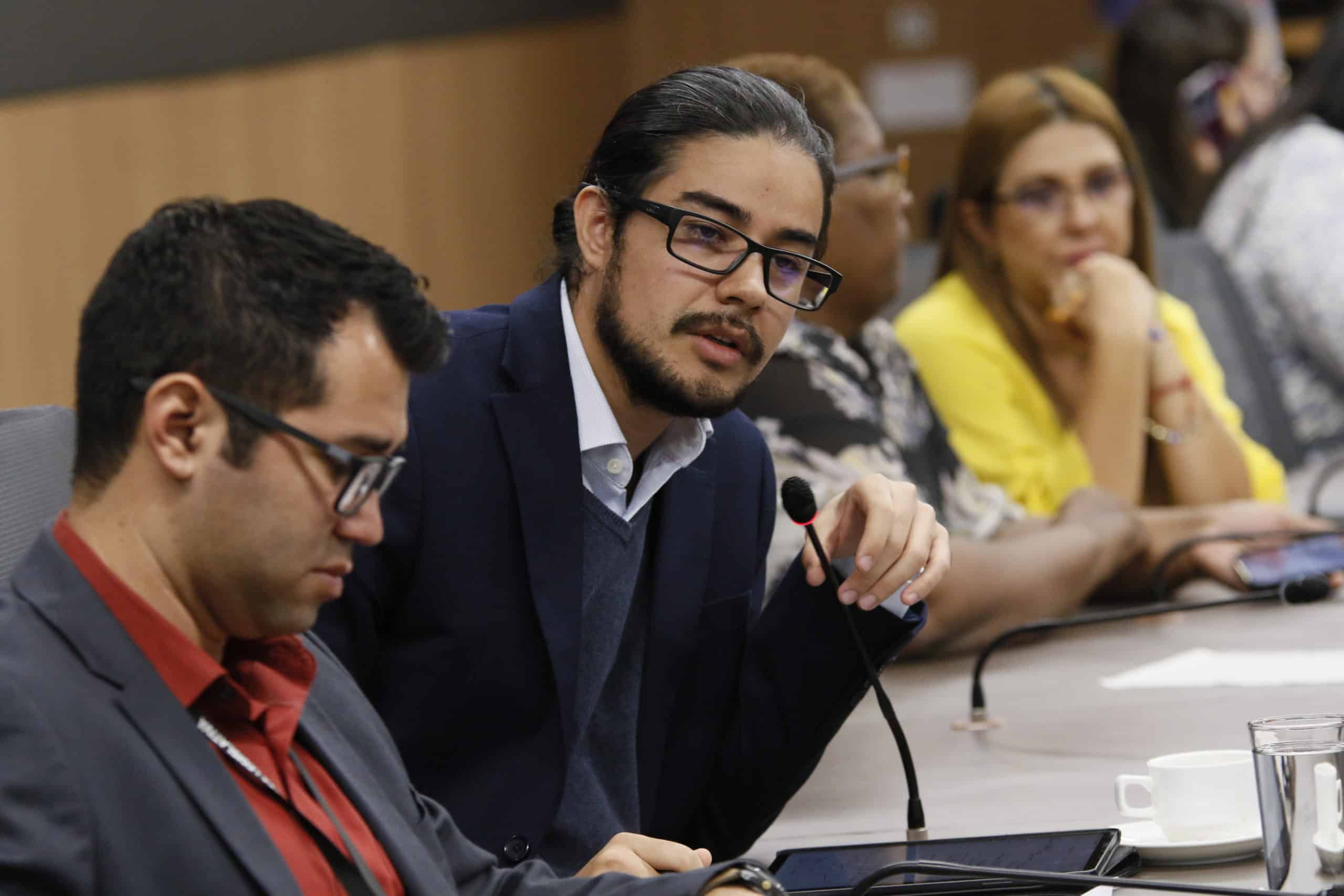 El proyecto propone congelar el salario del presidente de la república, los diputados y otra jerarquía

 – Reporte Tico