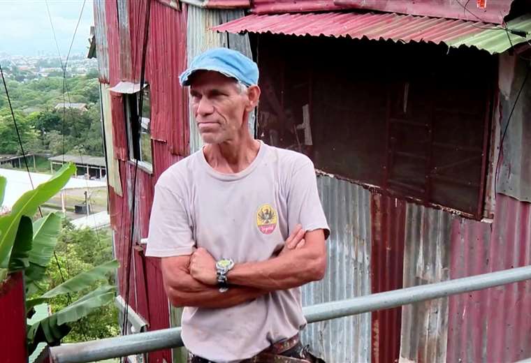 Personas mayores después del colapso: «Escuché un golpe muy duro y cuando vi que era una cascada de agua»

 – Reporte Tico