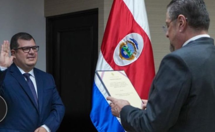 El reportero del ministerio presentó una queja «sexual» contra el Ministro de Comunicaciones

 – Reporte Tico