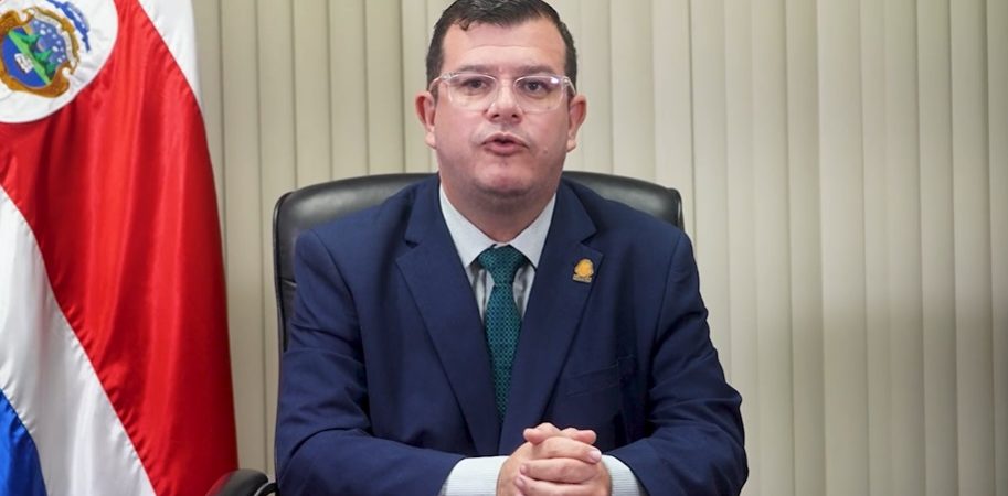 El ejecutivo adjunto condena a la Oficina del Fiscal con el Ministro del Curso de Comunicaciones Uso de dinero público para proteger contra la acusación

 – Reporte Tico