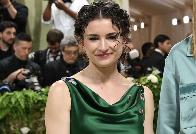 Chloe Malle le pasa a Anna Wintour a la cabeza de la Vogue en los Estados Unidos.

 – Reporte Tico