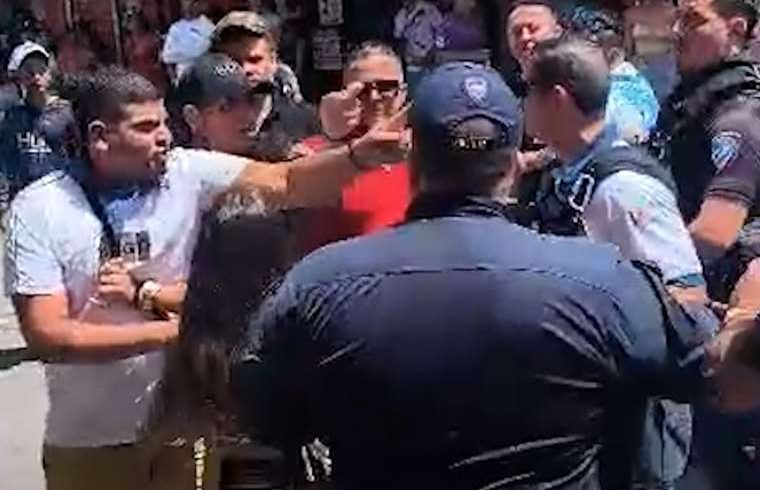 Parade of Independence in Queepos es violento: la policía recibe un disparo en el medio de la pelea

 – Reporte Tico
