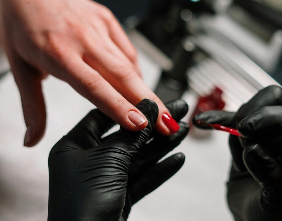 La salud prohíbe el uso de dos productos químicos en esmaltes y geles de uñas para el riesgo de salud

 – Reporte Tico