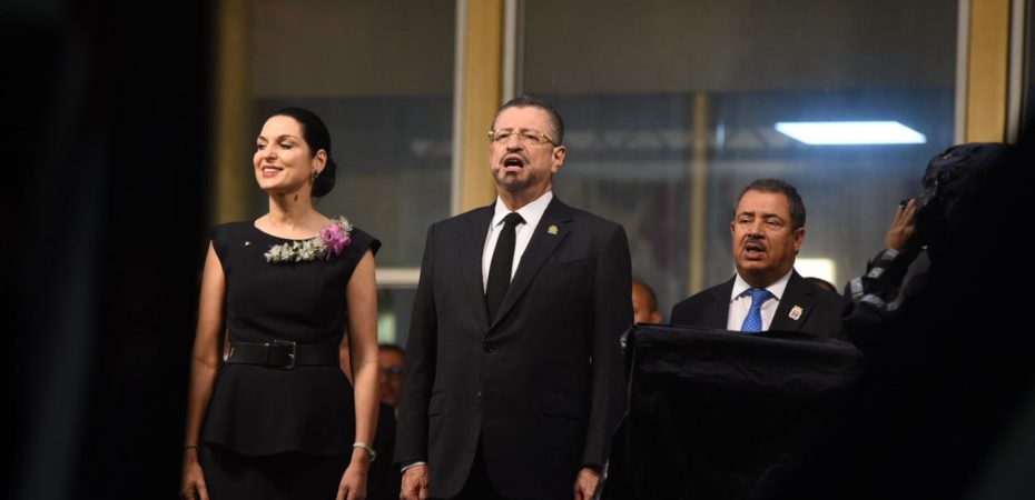 Una encuesta refleja la división levantando la privacidad del presidente Rodrigo Chaves

 – Reporte Tico