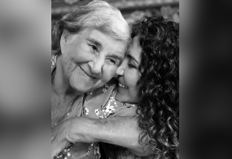 La madre de Vica Andrade muere

 – Reporte Tico