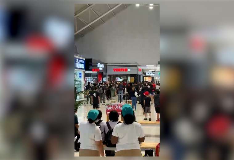 VIDEO: Battle en el centro comercial de desamparado deja a la madre y a su hijo heridos

 – Reporte Tico