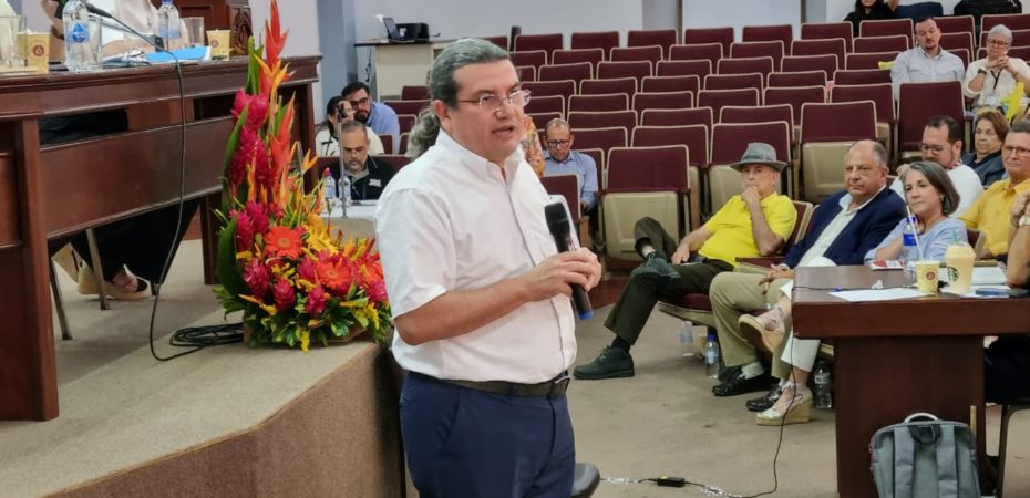 Claudio se duplicó y 4 seleccionados como candidatos PAC

 – Reporte Tico
