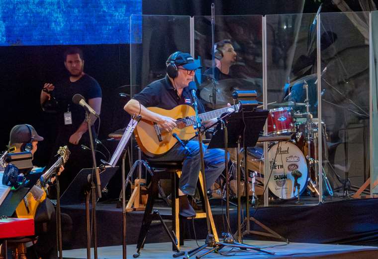 Cuban Silvio Rodríguez comienza una gira latinoamericana con concierto emocional en La Habana

 – Reporte Tico