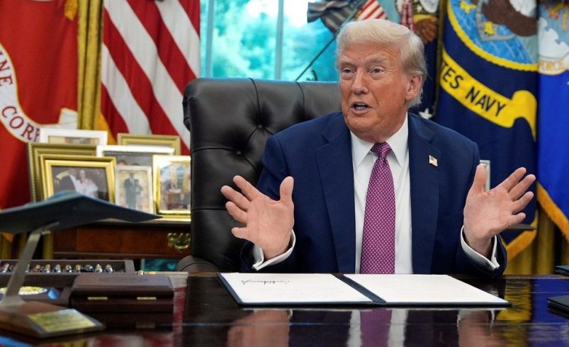 Trump advierte que los aviones venezolanos serán demolidos en el Caribe

 – Reporte Tico