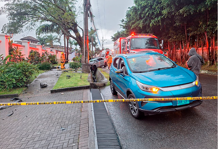 Ataque violento en Guachipepelín: el hombre recibe un disparo y chocan con un árbol

 – Reporte Tico