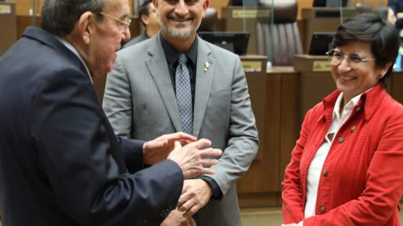 Los diputados Alejandra Larios, Rocío Alfaro y Daniel Vargas integrarán una comisión que analizará el levantamiento de la inmunidad al presidente Chaves.

 – Reporte Tico