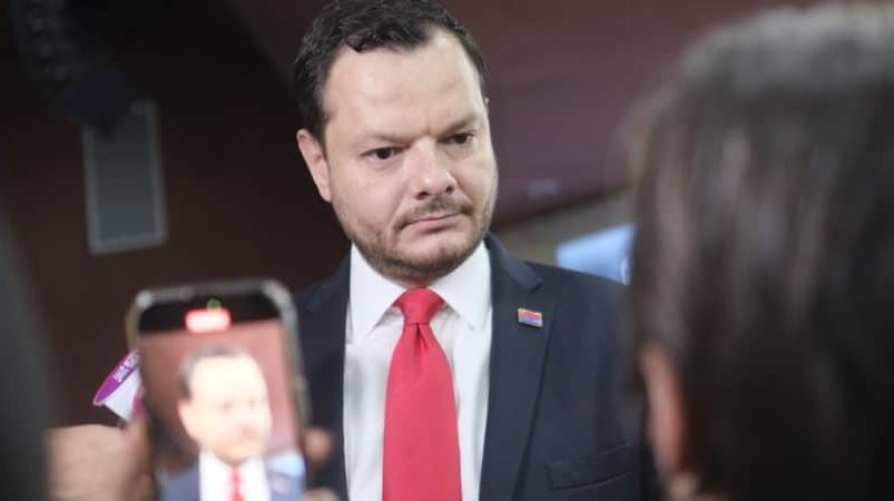 El candidato apuesta por los indecisos y el debate sería su fuerte

 – Reporte Tico