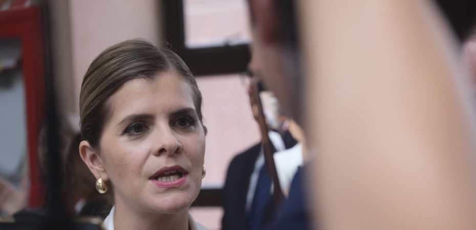 Laura Fernández «Misa privada» en Basílica en Los Ángeles y dos versiones del candidato presidencial

 – Reporte Tico