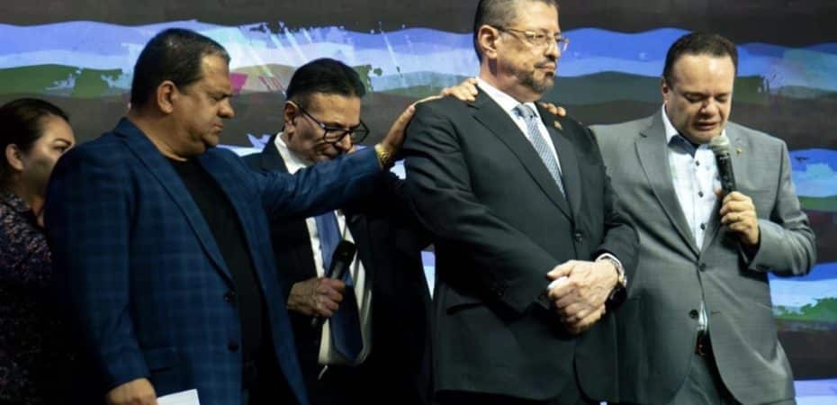 Chaves se compromete con evangélico para cambiar las normas técnicas del aborto antes del 15 de octubre

 – Reporte Tico