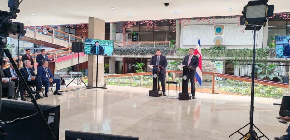 Pilar Cisneros Value Enviar conferencias Chaves En sus redes, está comprando teléfonos y trípode

 – Reporte Tico