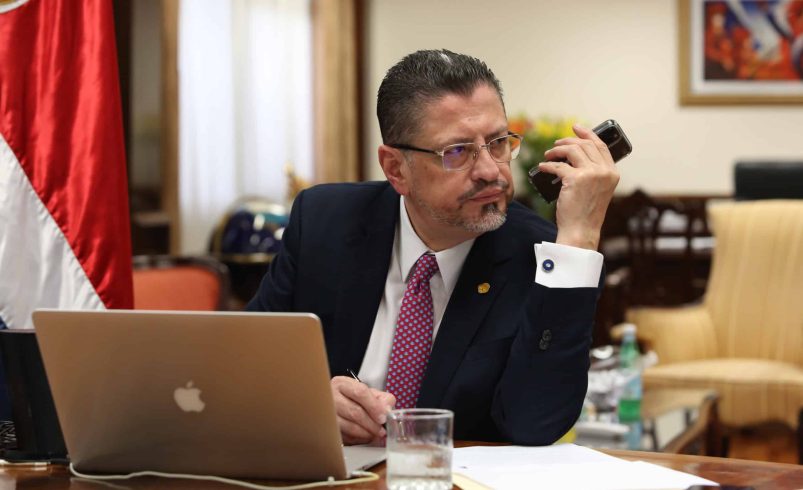 –  CR “Es una tontería”, dice Chaves sobre denuncia de supuestas ofertas del Inamu en el caso Randall Zúñiga

 – Reporte Tico