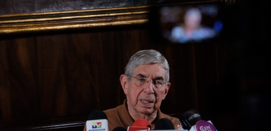 Oscar Arias pide al PLN corregir su vela y advierte que “no crean que los van a cegar a ciegas”

 – Reporte Tico