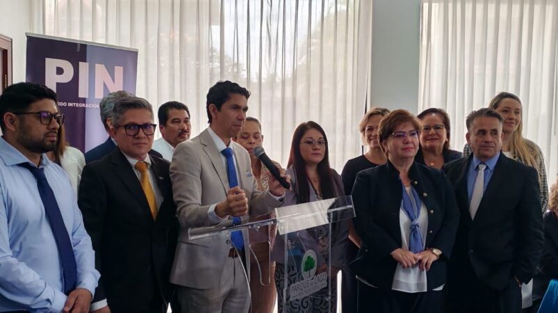 – Observador CR TSE rechaza 20 candidatos a suplentes de PIN y 9 suplentes por no tener foto y biografía

 – Reporte Tico