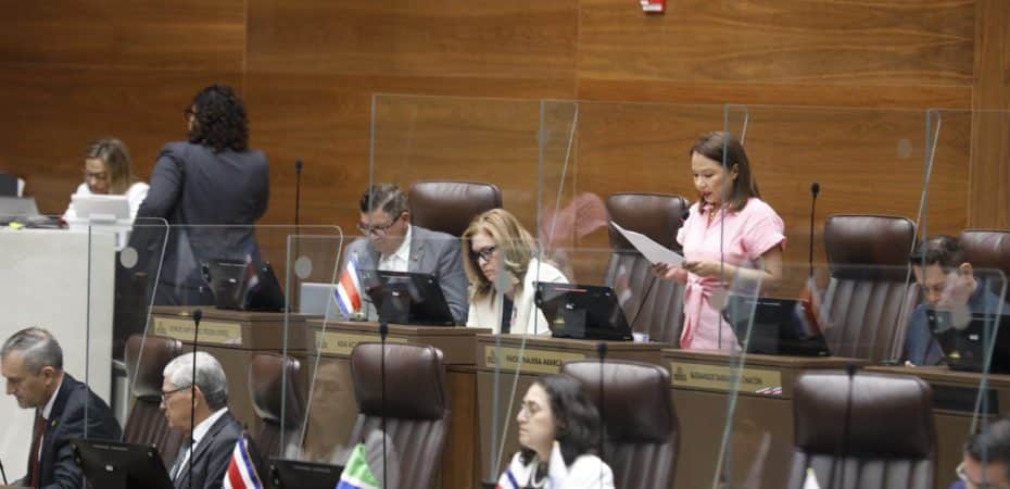 El Congreso aprobó solo dos leyes en septiembre, eligió al magistrado y rechazó a Eurobons

 – Reporte Tico