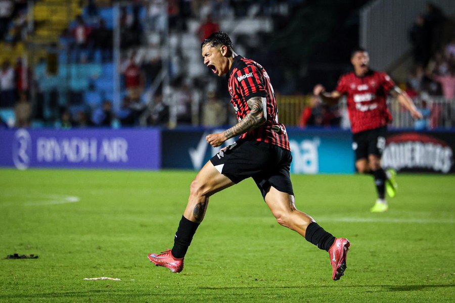 Alajuelense peleará por el tricampeonato ante Xelajú tras derrotar a Olimpia
 – Reporte Tico