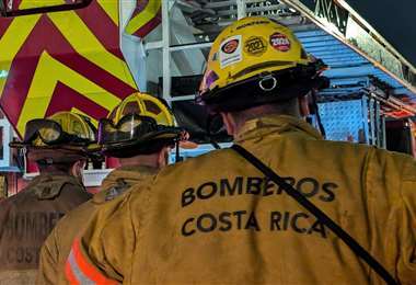 En Guadalupe, una casa quedó completamente envuelta en llamas
 – Reporte Tico