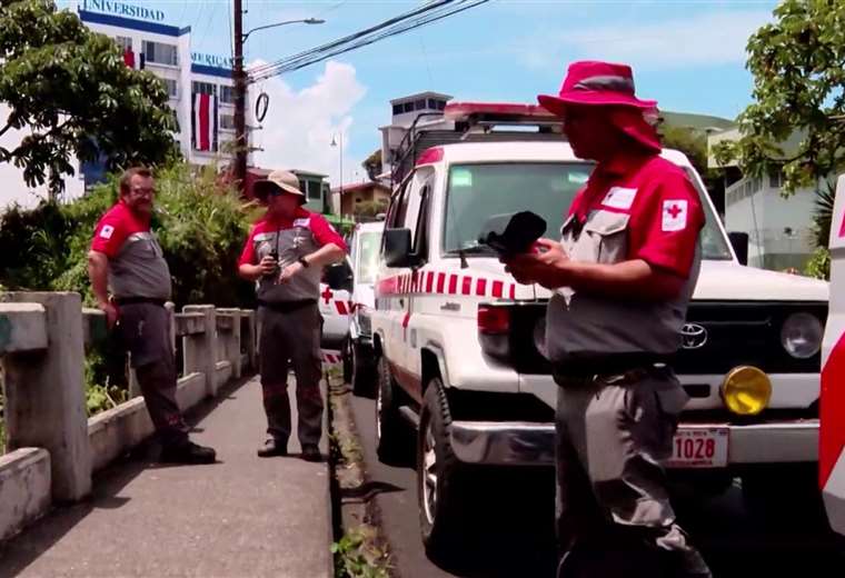 La Cruz Roja se encuentra la búsqueda de un niño desaparecido en la alcantarilla pural

 – Reporte Tico