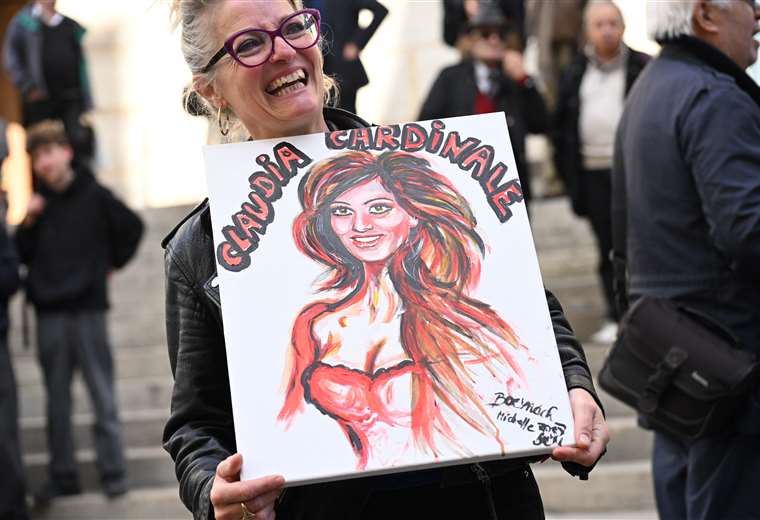Cientos de personas pagan un último homenaje a Claudia Cardinale en París

 – Reporte Tico