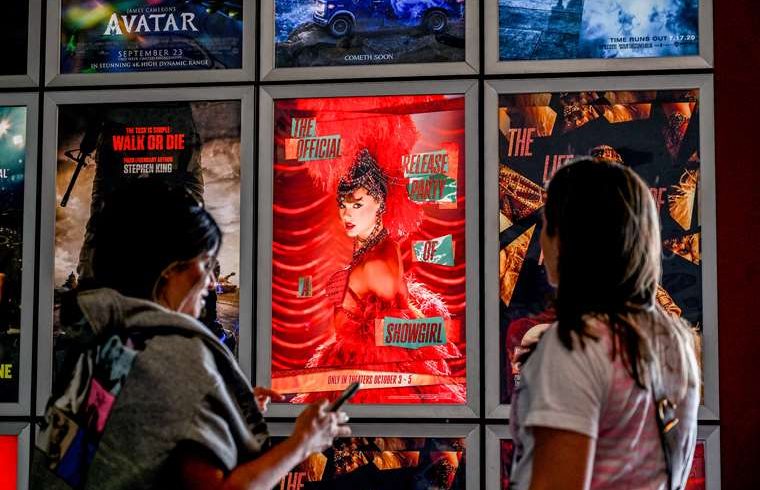 «La banda sonora de My Life»: los fanáticos de Taylor Swift entran en misa para ver su nueva película

 – Reporte Tico