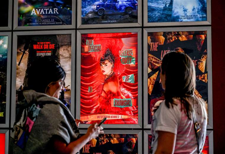 «La banda sonora de My Life»: los fanáticos de Taylor Swift entran en misa para ver su nueva película

 – Reporte Tico
